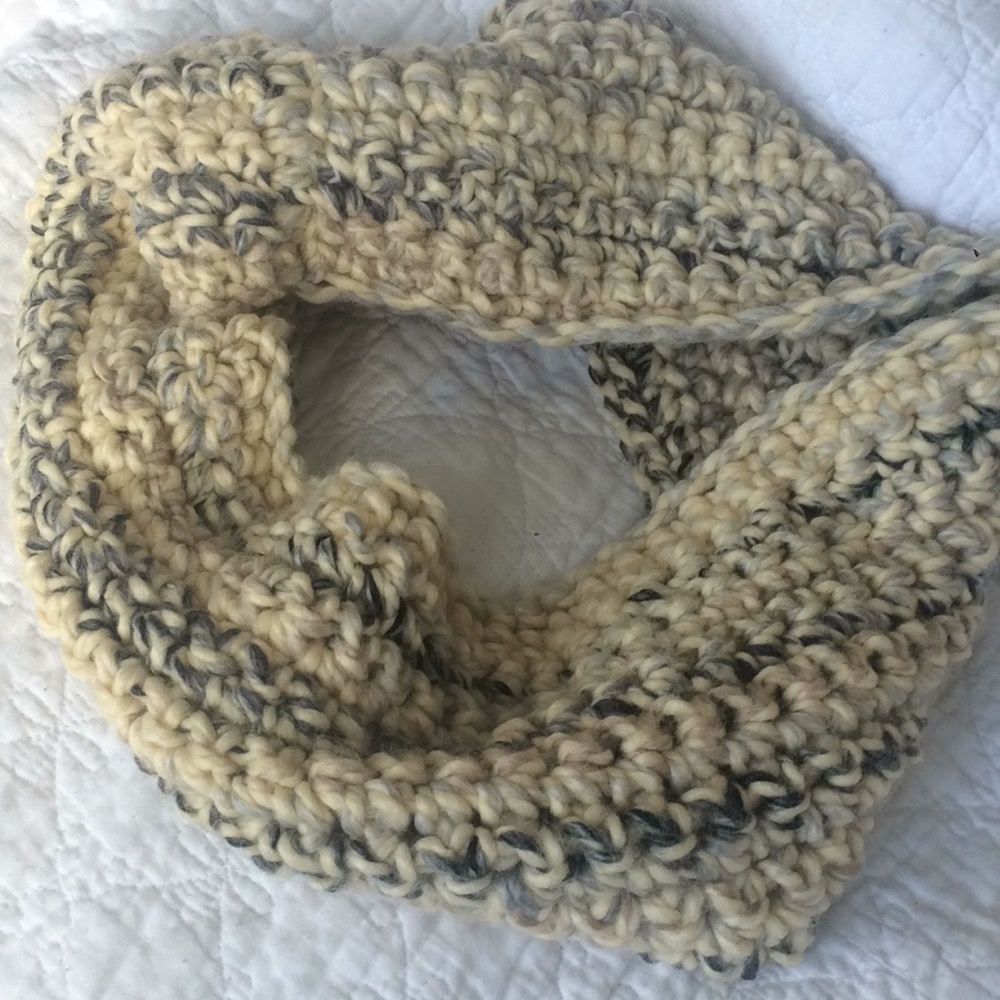 CLEAR OUT!! 🍂 NWT Handmade Ivory & Blue Scarf